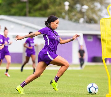 pregnant sydney leroux returns training2