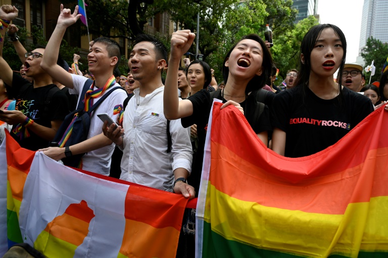 taiwan approves same sex marriage